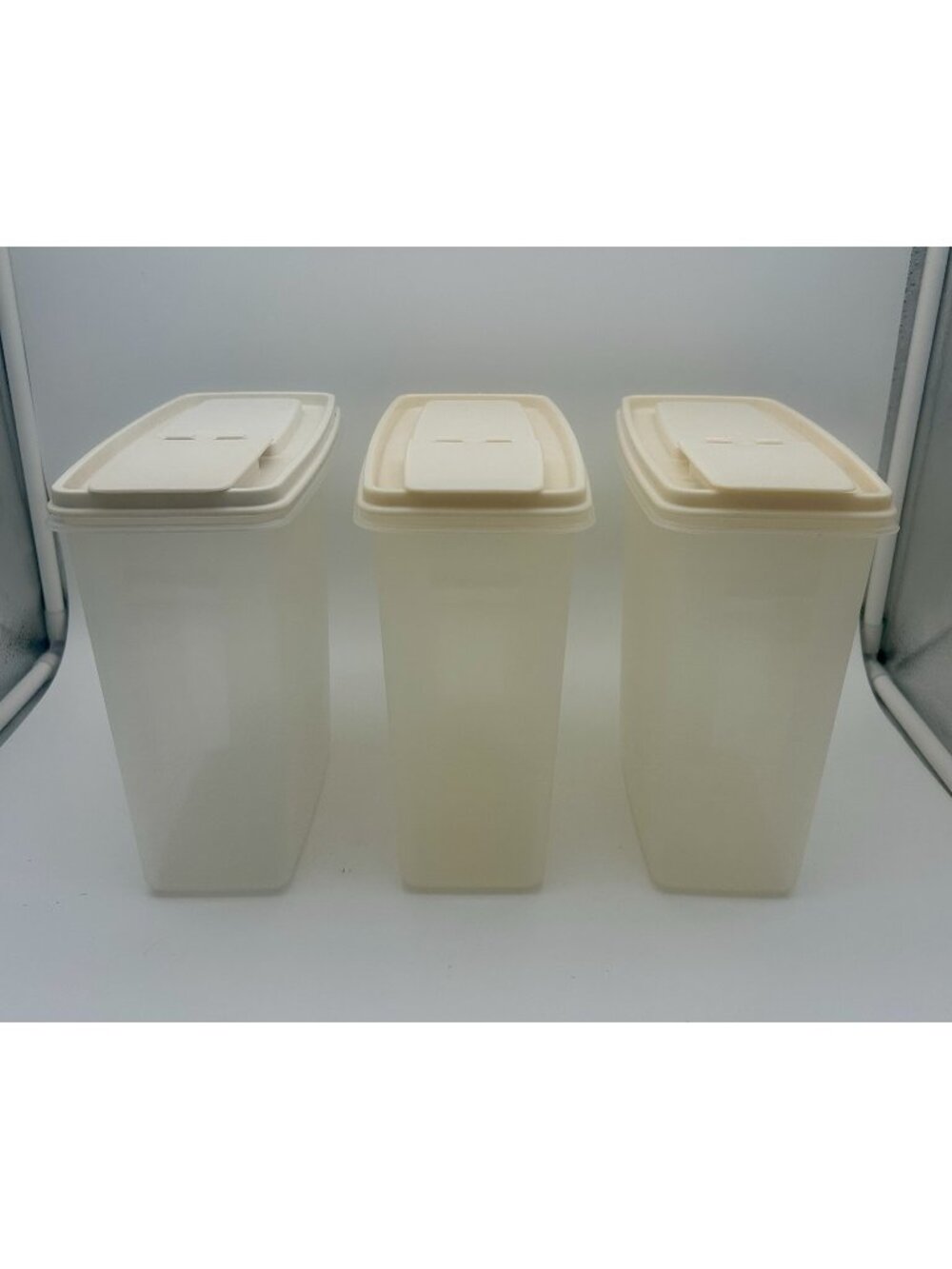 3 Vintage Rubbermaid Servin Saver #3 - 13 Cup Containers w/Almond Flip-Top Lids